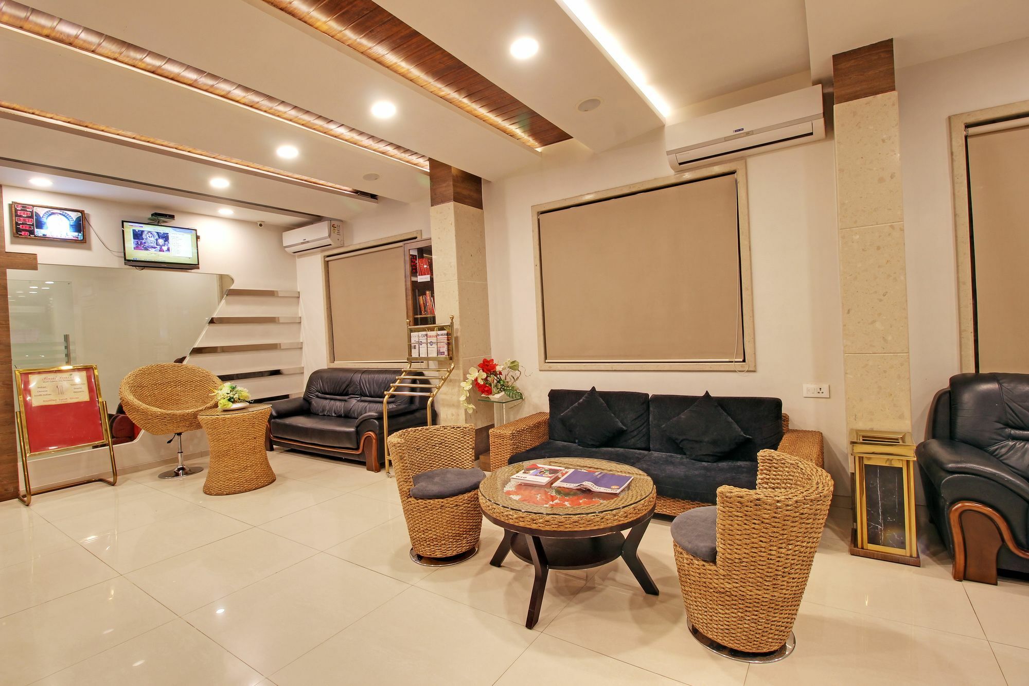 Hotel Sai Jashan Shirdi - Where Blessings & Comfort Meet Zewnętrze zdjęcie